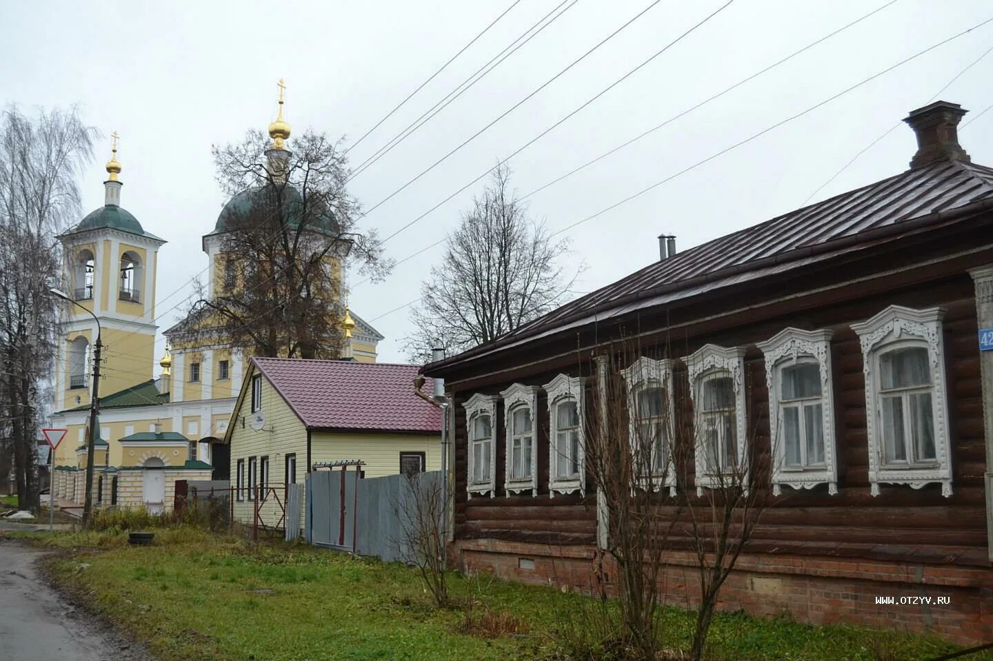 Городок верея. Верея Московская область. Верея достопримечательности. Верея фото города. Верея торговые ряды.