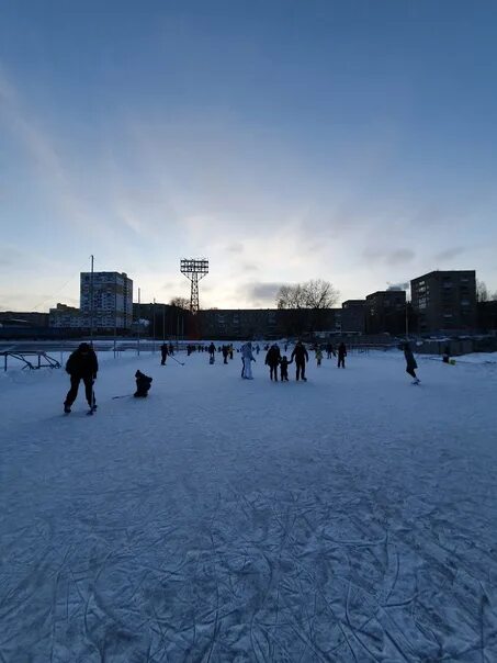 Сокол каток работает. Сокол каток работает. Каток на соколе в липецке. Ледовый каток сокол липецк. Фок каток воскресенье сергач.