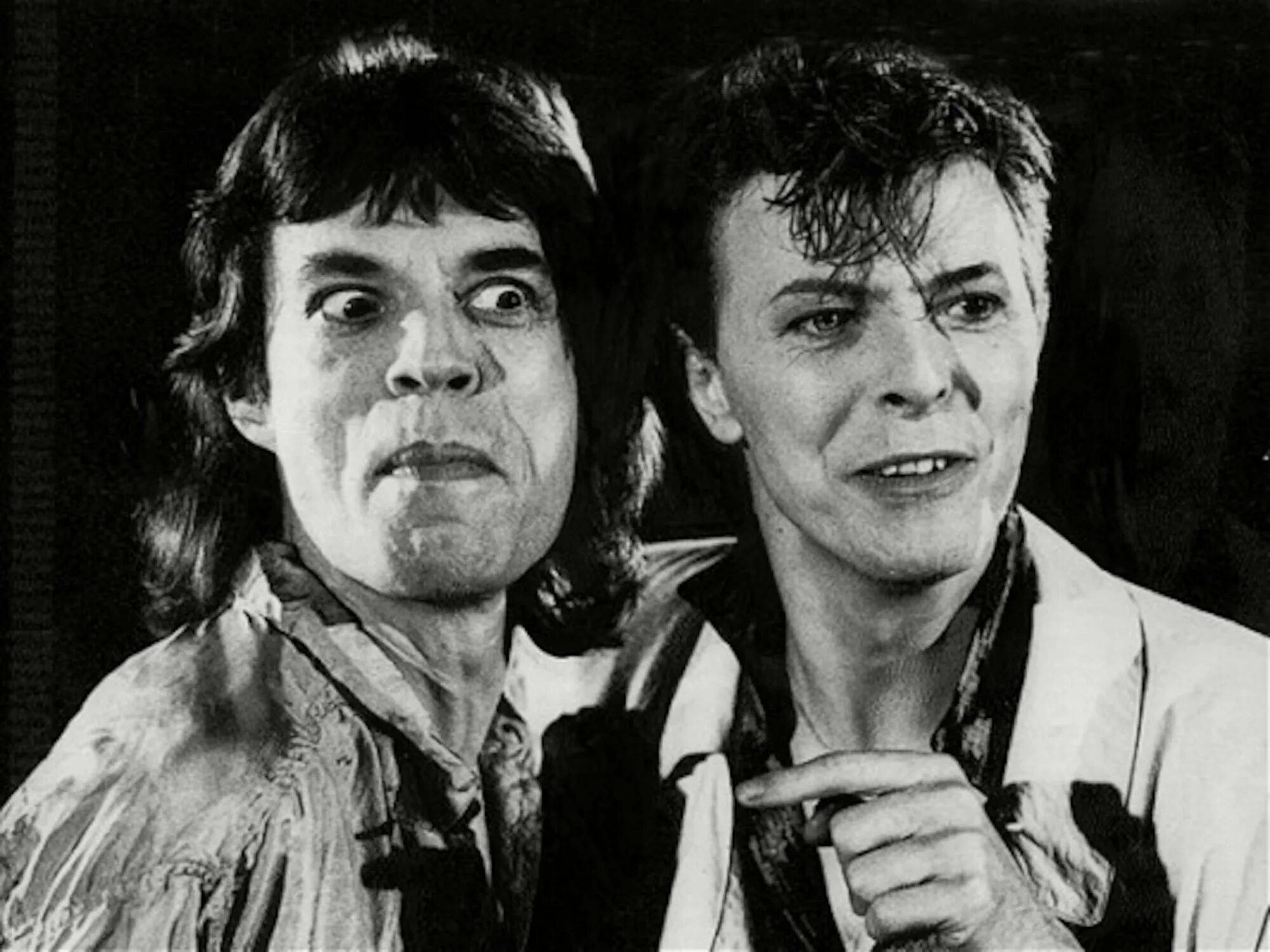 Мик джаггер и дэвид боуи. Боуи мик дэвид. david bowie and mick jagger. игги поп и мик джаггер.