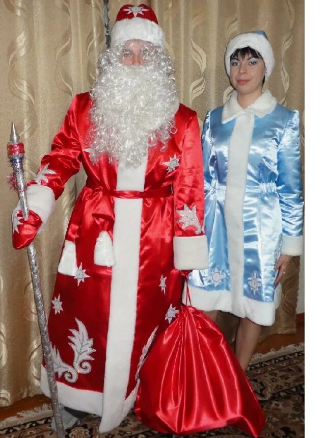 Костюмы костюм новогодний дед мороз. Костюм Деда Мороза и Снегурочки. Дед Мороз и Снегурочка костюмы. Костюм Деда Мороза и снегурки. Красивые костюмы Деда Мороза и Снегурочки.