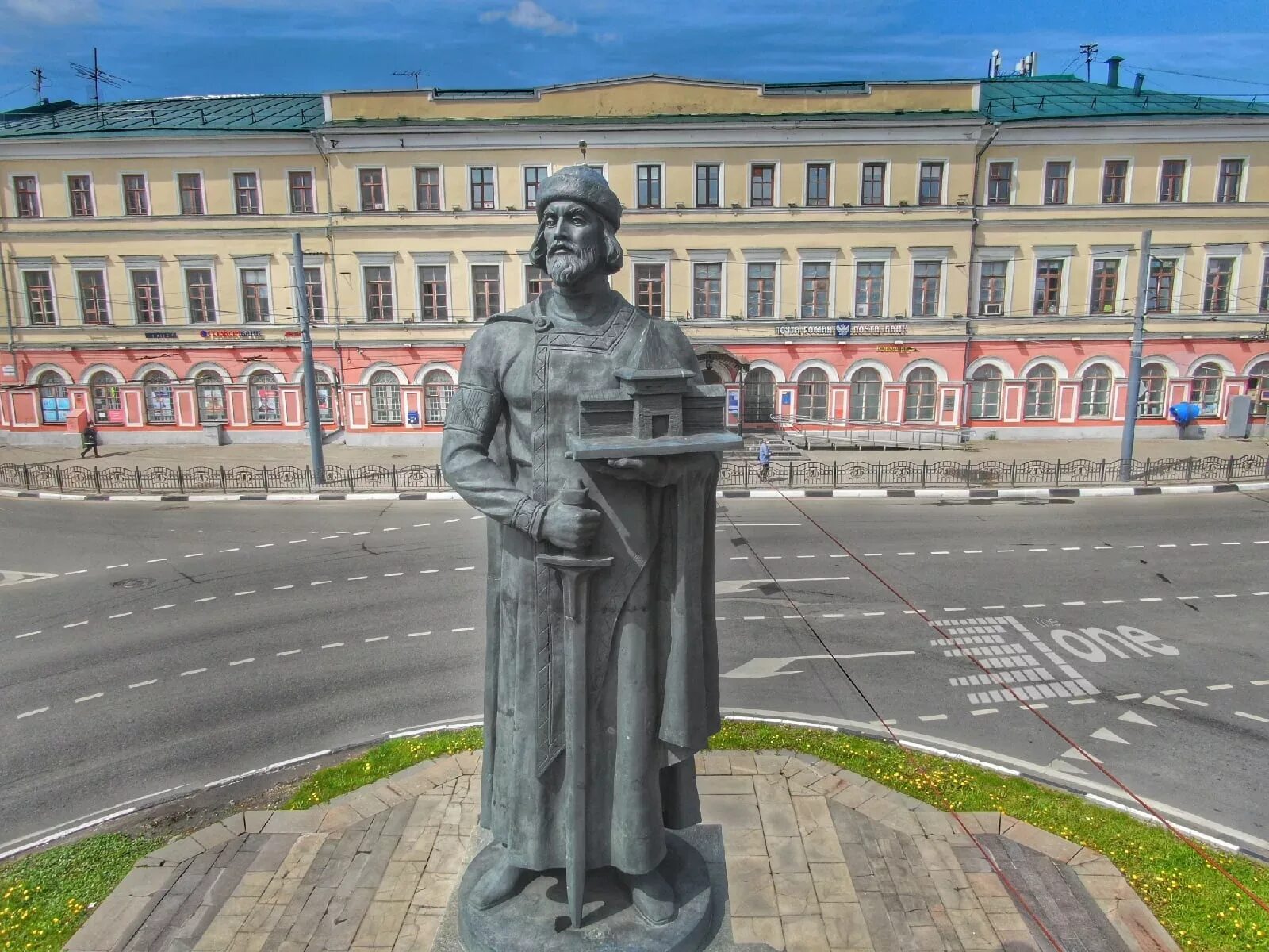 Какие памятники есть в ярославле. Памятник Ярославу мудромуярославля. Памятник князю Ярославу мудрому в Ярославле. Ярославль Мудрый памятник Ярославль.