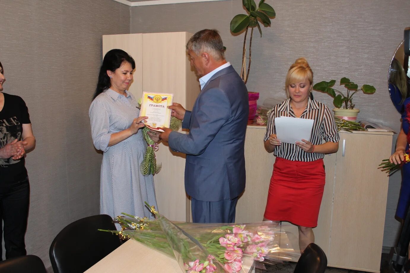 Департамент социальной защиты саки. Отдел образования саки сотрудники. Министерство соцзащиты саранск. Департамент социальной защиты саки. Соцзащита грязи.