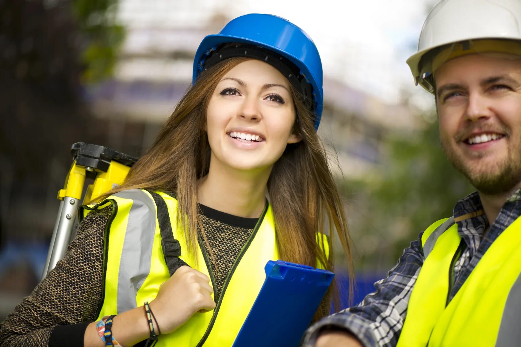 Her are engineers. Инженер Строитель. Инженерия девушка. Промышленное и гражданское строительство. Инженер фото.