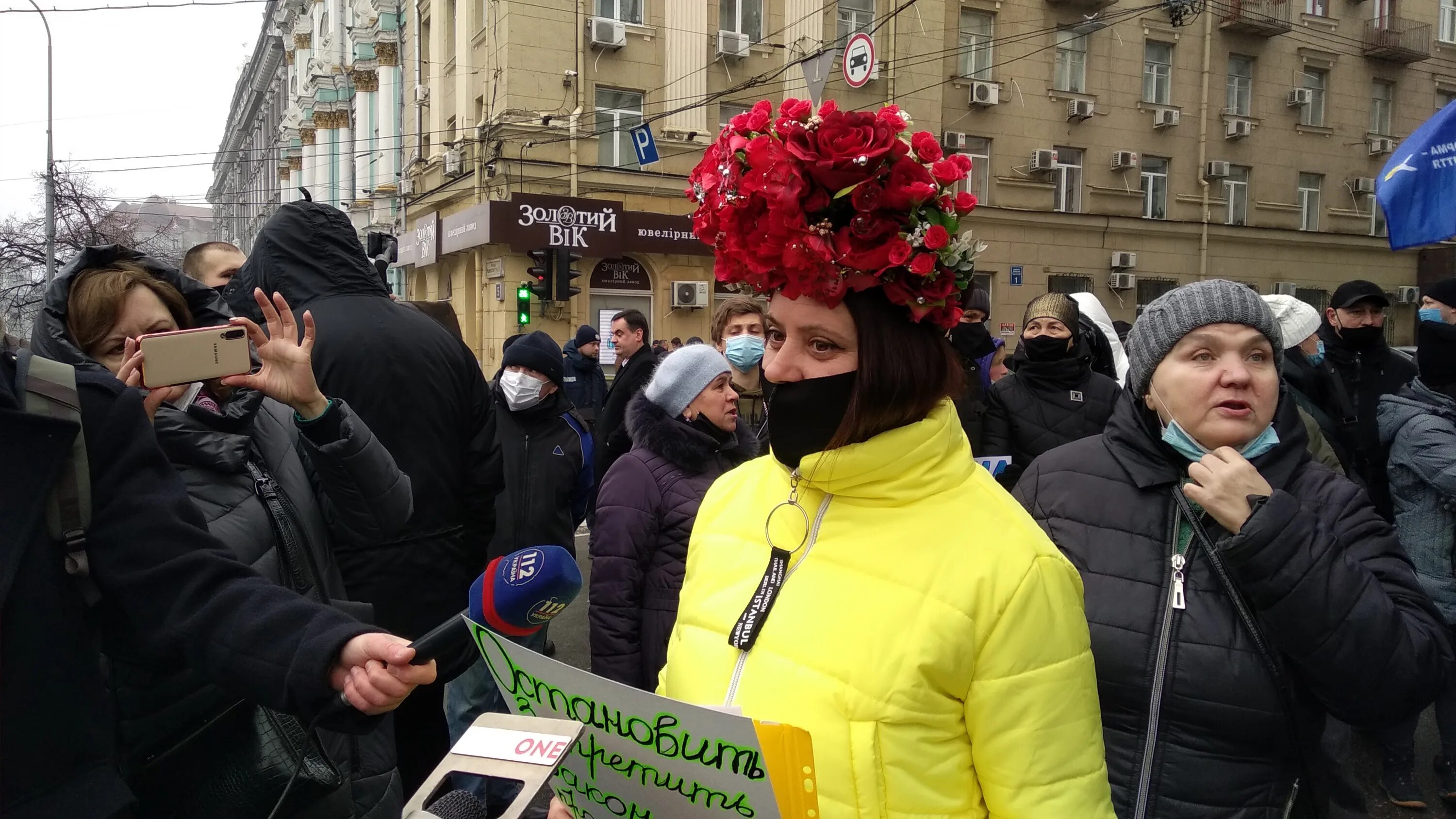 Украина страдает. Пикет у гостиницы Украина в Москве-. Городской совет Харькова. Харьковская Дума сейчас фото. Жена губернатора Белгородской области жевто Блакитная активистка.