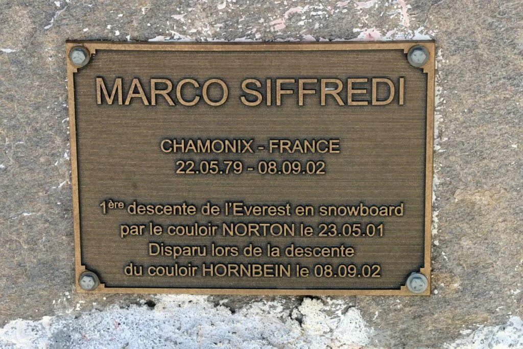Дата спуск. Марко сиффреди спуск с Эвереста. Сноубордист Марко сиффреди. Марко сиффреди Эверест. Эверест сноубордист Марко.