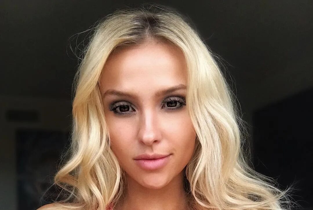 Грудь септем ер каррино. Анастасия квитко бюст. Чешская модель дениз милани. Джордан карвер. Джордан карвер в купальнике.