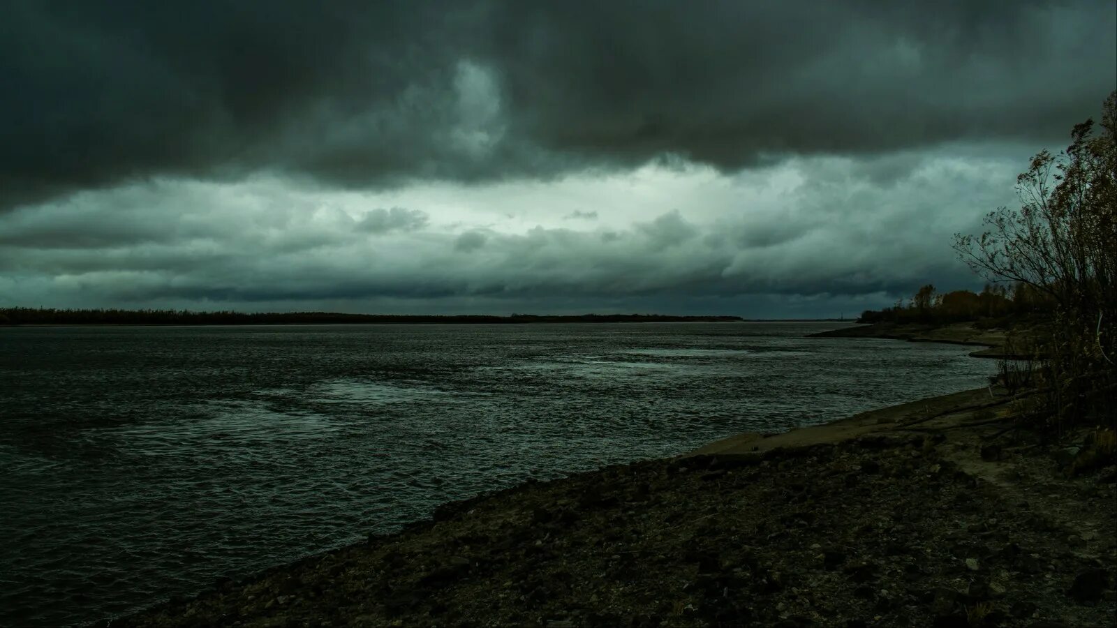 Пасмурное небо. Пасмурный пейзаж. Пасмурное море. Пасмурная погода. Река пасмурная