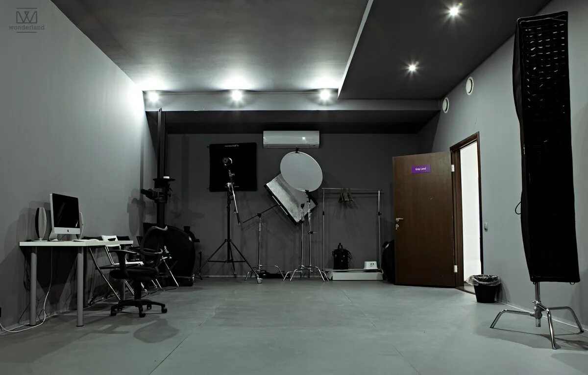 Wonder studio. Фотостудия вондерленд. открытое шоссе 22 фотостудия wonderland. зал gray фотостудия. wonderland фотостудия бульвар.