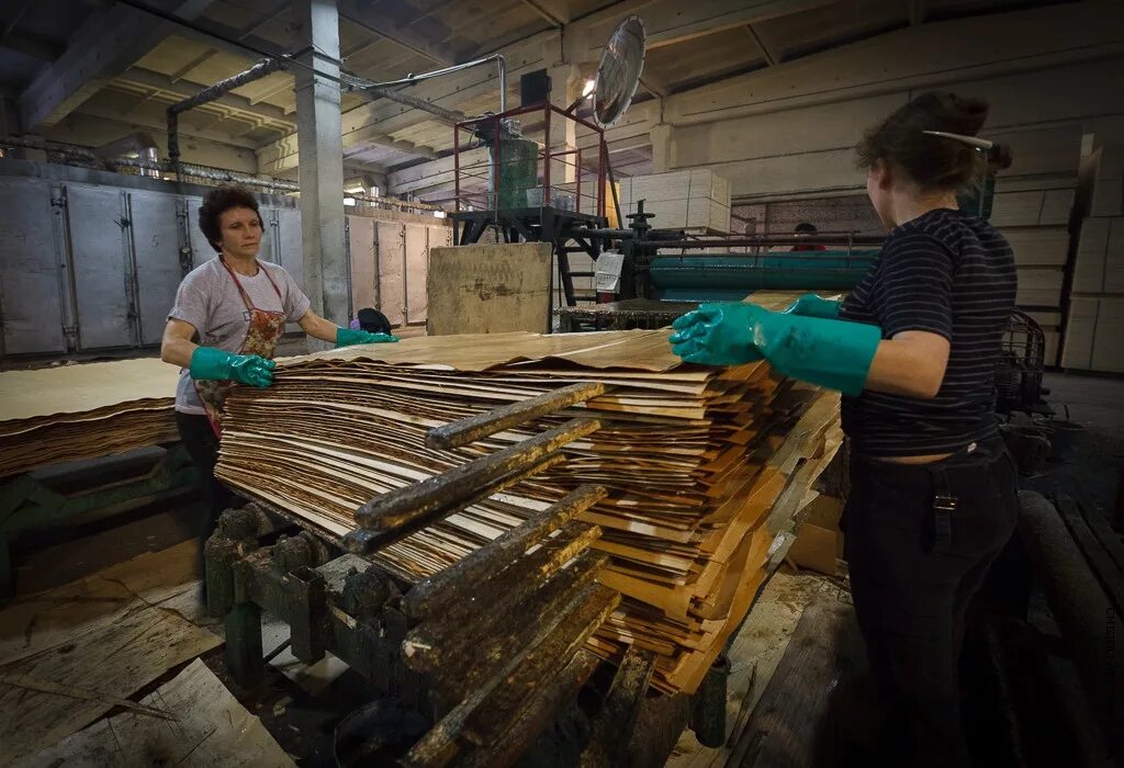 Сварщику необходимо изготовить ящик имеющий форму. Сборщик с объемной буквой. Штамповка шестерни. Необходимо изготовить короб с крышкой для хранения картофеля. Требуется изготовить формы.