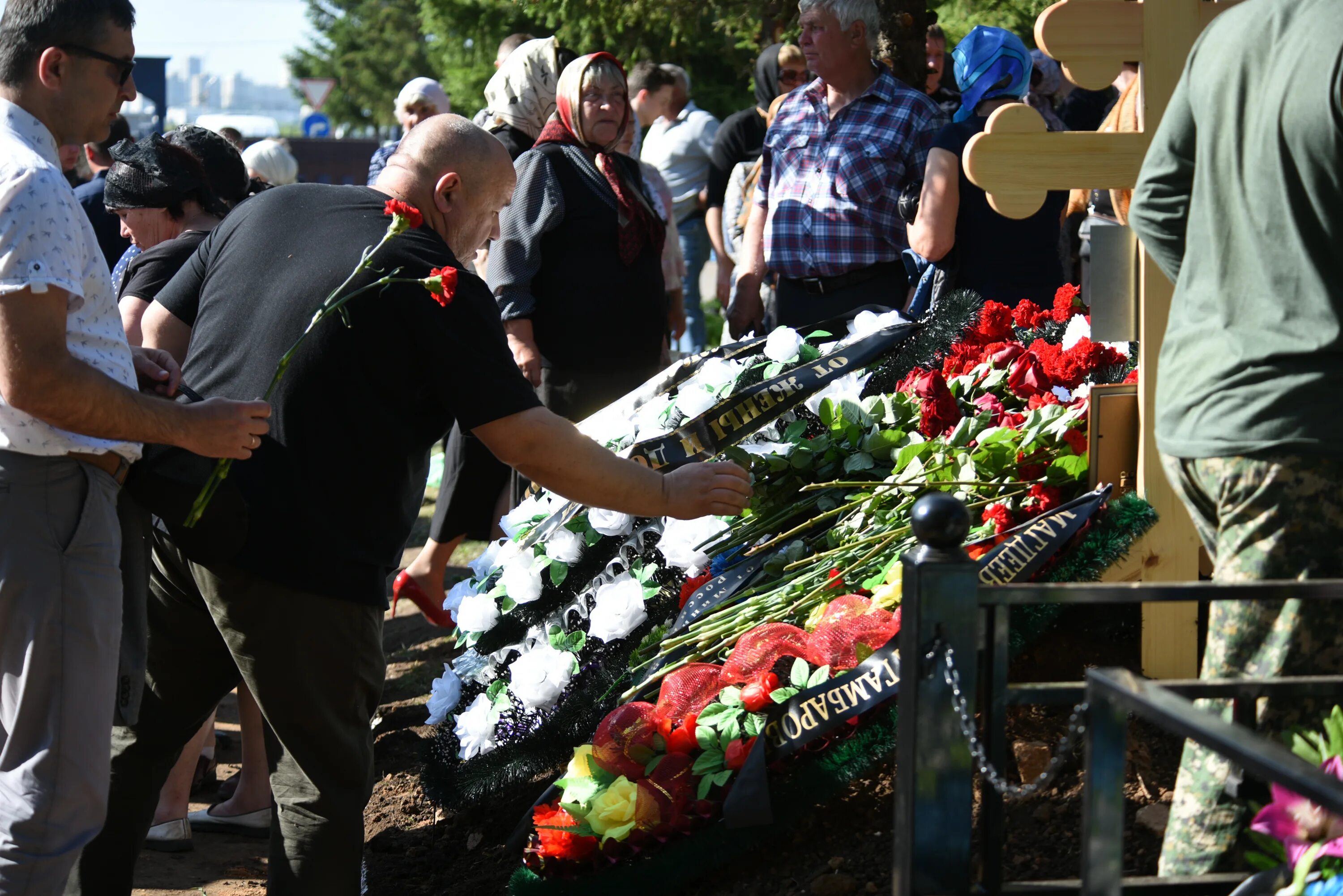 Вчелеах простились с погибшими заключенными. В Челнах простились с погибшими заключенными. Прощание.