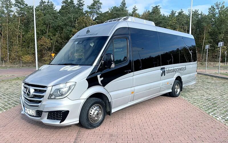 Sprinter 519. Mercedes-Benz Sprinter автобус. Мерседес Спринтер пассажирский. Мерседес Бенц Спринтер 519.