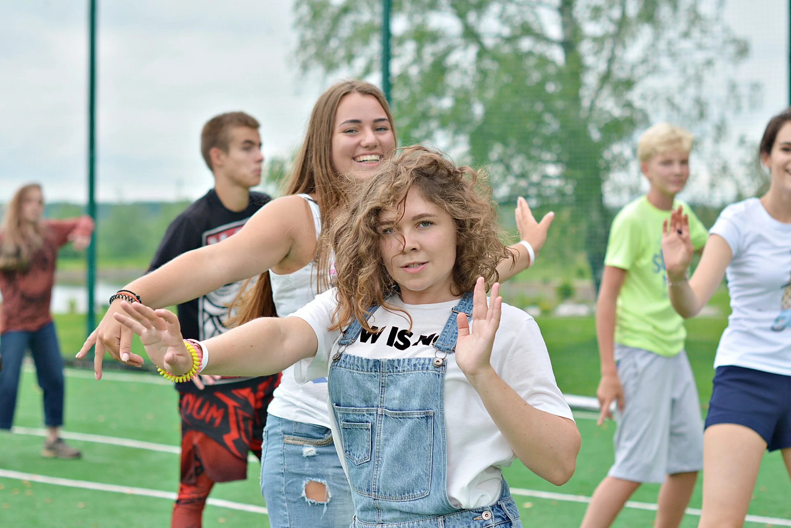 Young camp. Летний лагерь для подростков. Подростковый лагерь. Детский лагерь для подростков. Лагерь отдыха для подростков.