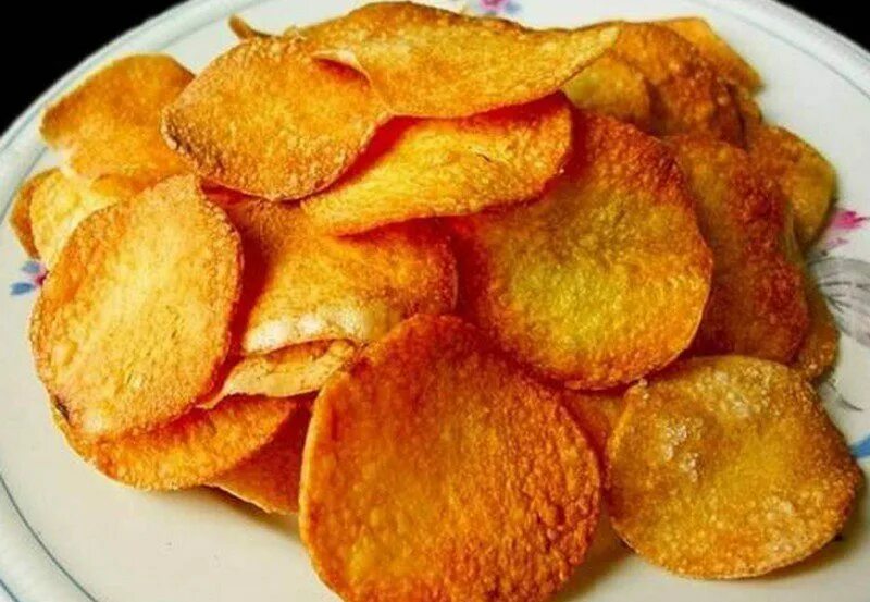 салат с чипсами фото. салат с крабовыми палочками и чипсами крабовыми. салат с чипсами и крабовыми палочками и кукурузой. салат из крабовых чипс. чипсы из крабовых палочек в микроволновке.