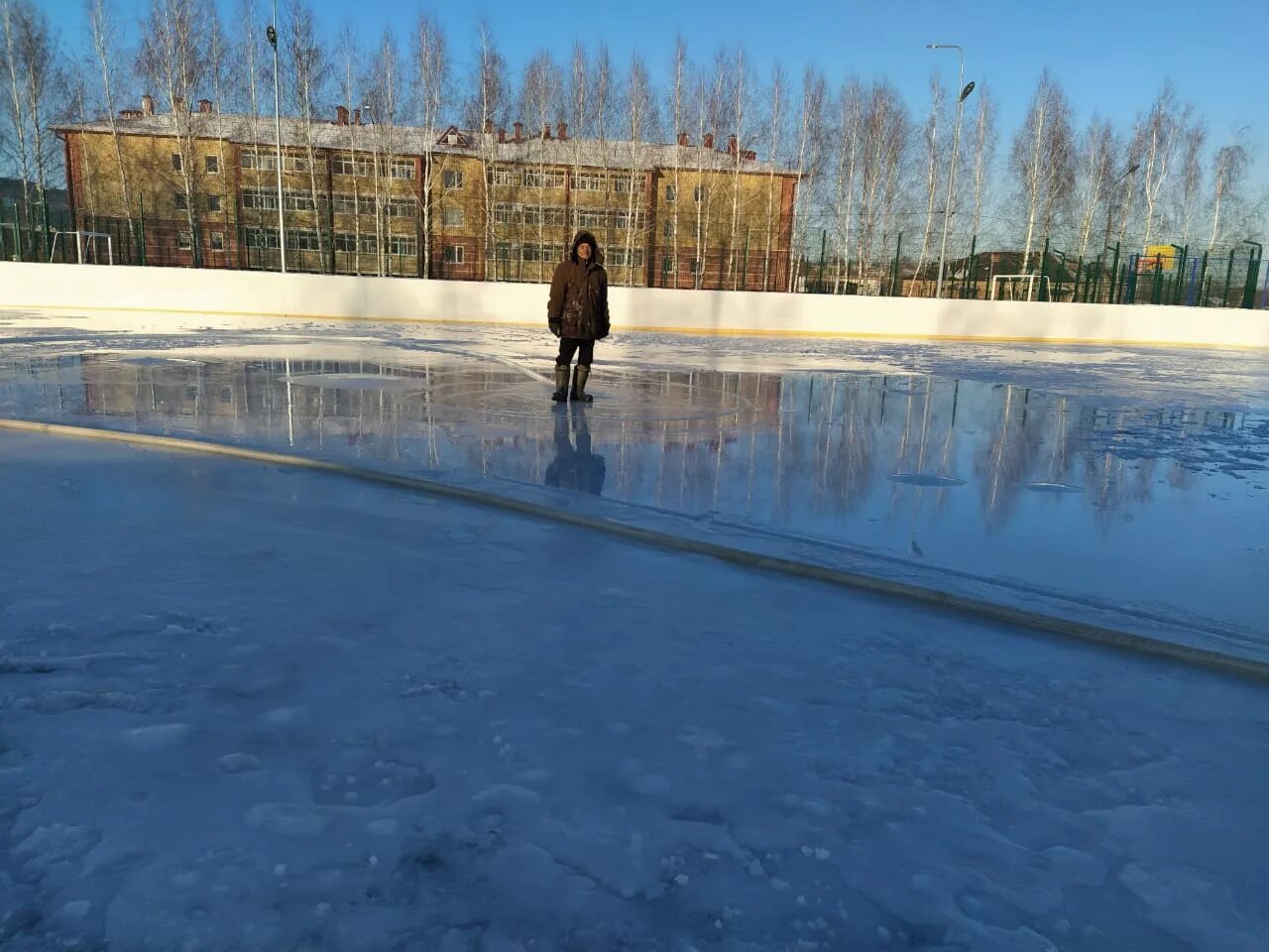 Центральный каток курган. Камское Устье каток. Нагатинский Затон каток 2022. Верхняя Пышма Центральный стадион каток. Каток Затон Уфа.