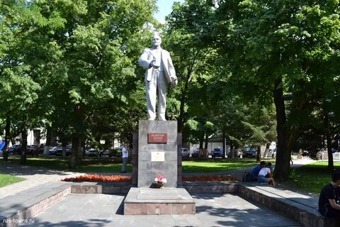 В каких городах есть памятник ленину