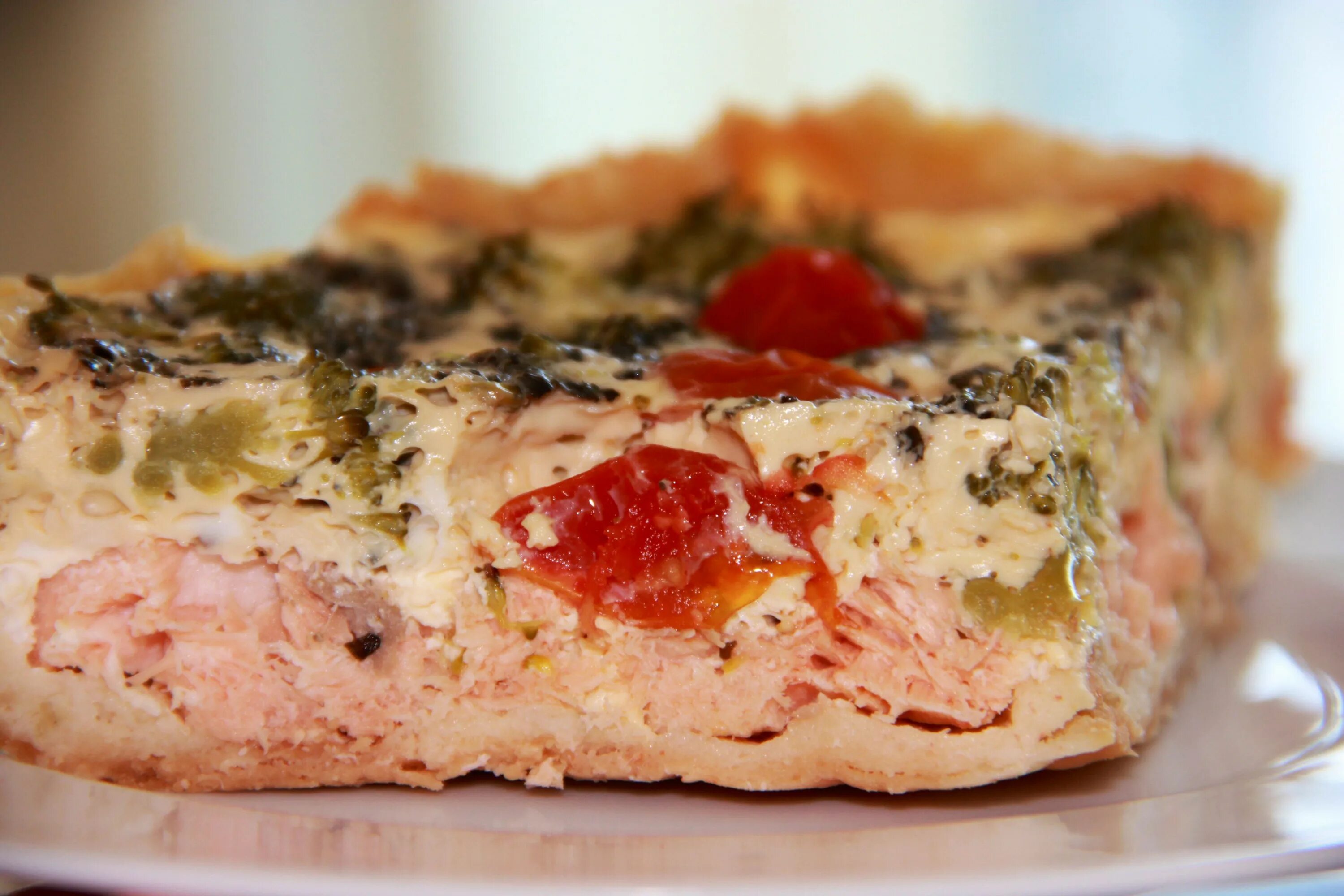 рыба запеченная в слоеном тесте. семга веллингтон. горбуша в тесте рецепт в духовке. семга в тесте. рыба в слоеном тесте.