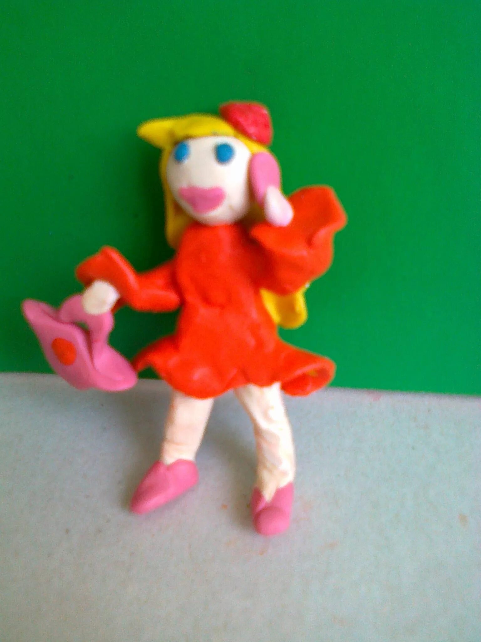 Лепка девочка в платье. Пластилиновая кукла. Лепка девочка в платье средняя группа. Лепка из пластилина девочка. Лепка девочка.