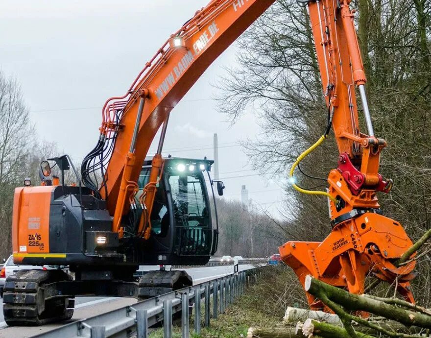 Вертикальный экскаватор. Hitachi ZX 225. Грейфер Хитачи 225. Экскаватор Hitachi ZX-225. Грейфер гусеничный Hitachi ZX 225.