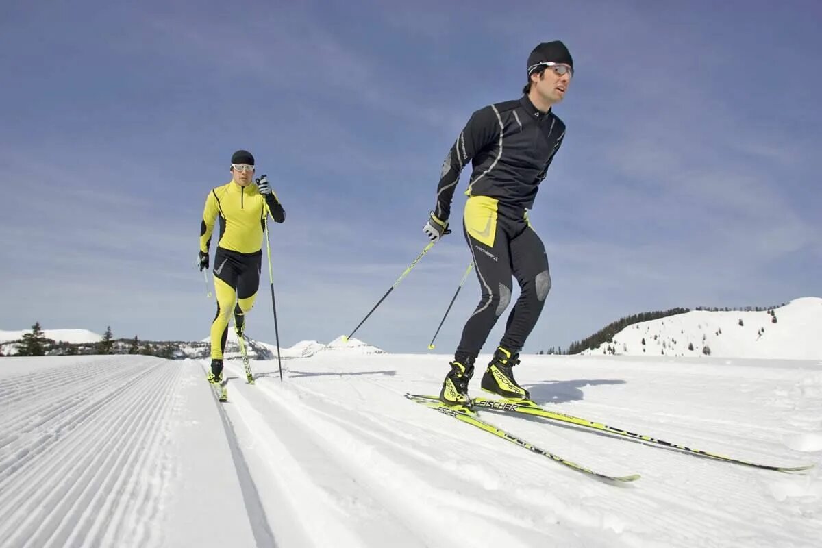 Skiing cross country skis. Лыжник. Бег на лыжах. Лыжные гонки. Бегущий лыжник.