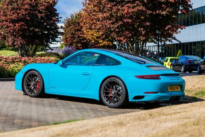 Порше 911 голубой. Porsche 911 Carrera голубая. Porsche 911 Carrera 991.2. Порше 911 Carrera голубой.