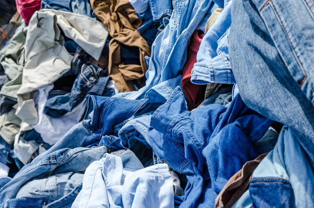 Старая одежда. Старое рваное платье. Рубашка мужская 17 век. Ветхая одежда 6. Текстура куча одежды.