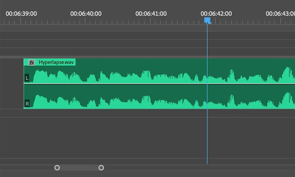 Premiere a low level. Waveform premiere. waveform adobe premiere pro. mono waveform premiere pro. audio peak level vertical.