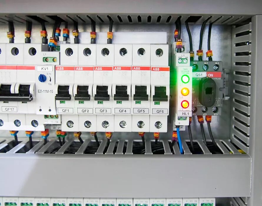 Щит квартирный ЩК-1. Автоматы на 380 Шнайдер. Лампа автомат 220 вольт в щит. Щиток распределительный электровыключателей. Автоматы электрической защиты