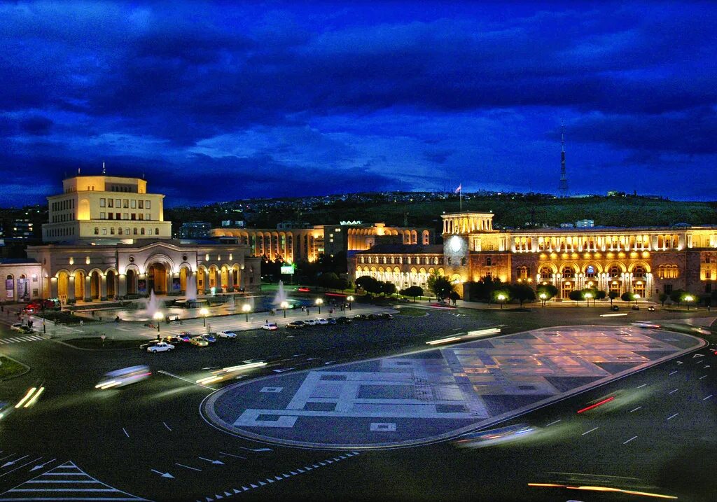 Ереван ташкент. Площадь Республики Ереван. Армения Ереван площадь Республики. Площадь независимости Ереван. Площадь революции Ереван.