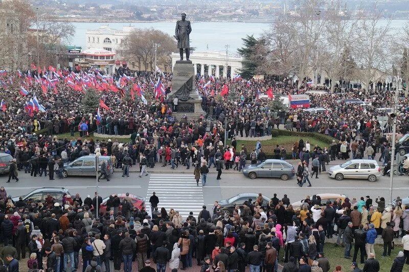 Симферополь в 2014 году. Севастополь 2014. 2014 Год Севастополь митинг. Митинг в Севастополе 23 февраля 2014.