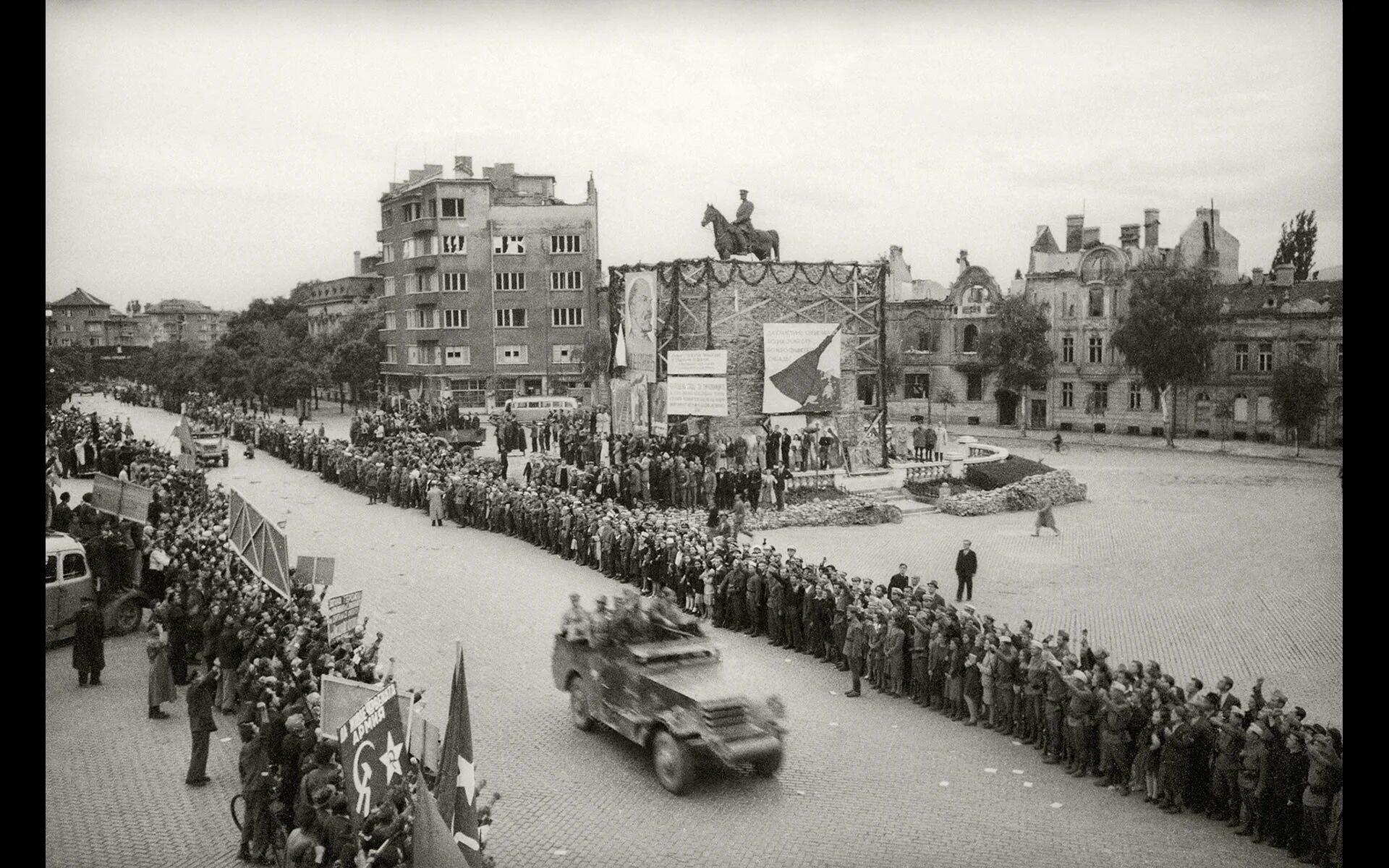 Освобождение ссср и стран восточной европы. Освобождение Болгарии 1944. Советские войска в Болгарии 1944 фото. Освобождение Болгарии 1944 Халдей. 8 Сентября 1944 г. – советские войска вступили в Болгарию.