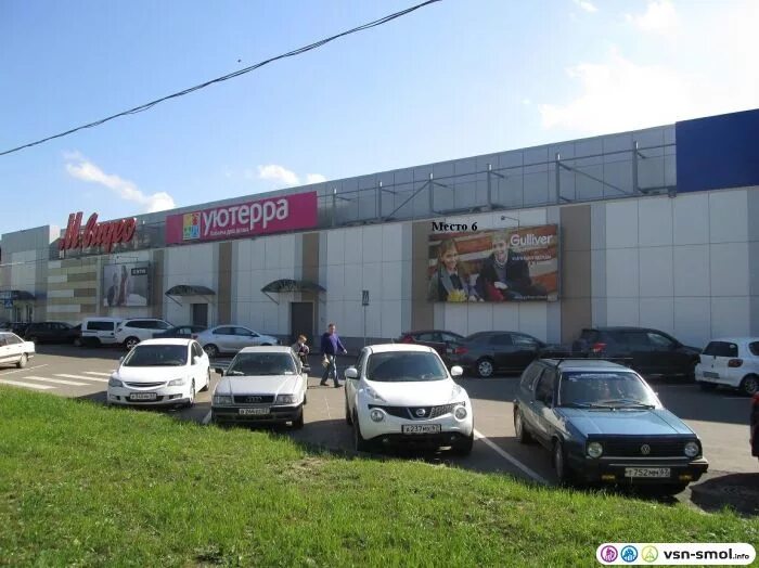 Гранат ново московская ул 2 8 фото Традиционные символы: гранат целый и нарезанный Премиум Фото