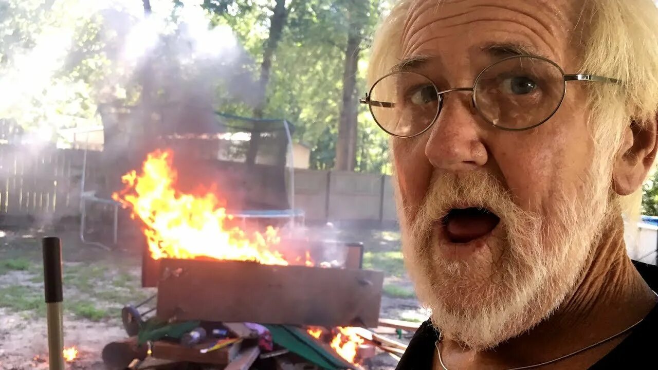 Фотопортрет дедушки. Аристарх ливанов дед морозов. Дед см. Дед морозов фильм 2020. Седой старик.