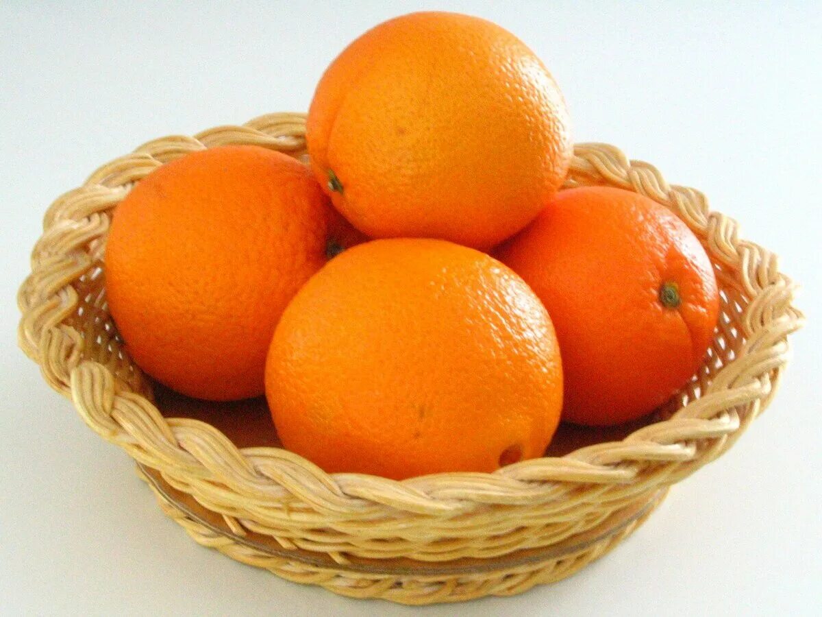 Тарелка "апельсин". Корзинка с апельсинами. Корзинка мандаринов. Корзина с мандаринами.