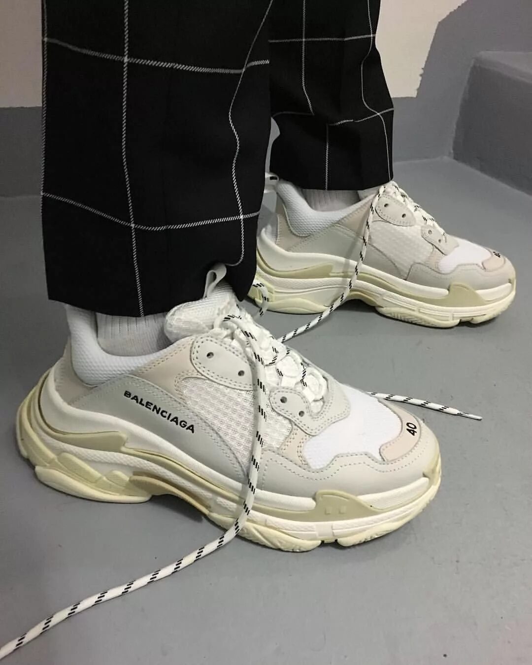 Balenciaga цум. Баленсиага агли шуз. Кроссовки найк Баленсиага. Balenciaga Triple s ЦУМ. Balenciaga Triple s мужские.