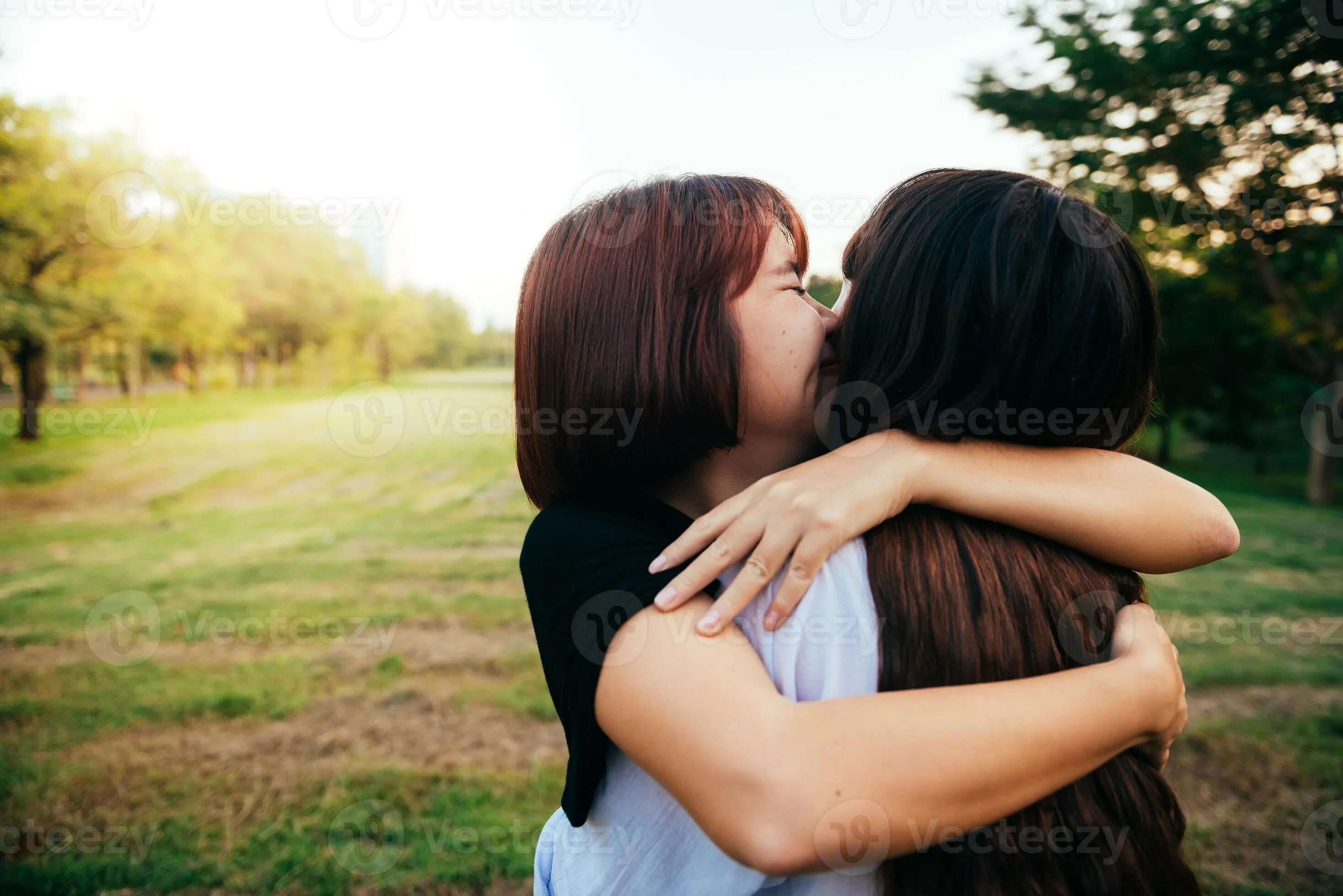 Красивая пара лезбиянок. Девушки обнимаются друг с другом фото. Lesbian having fun