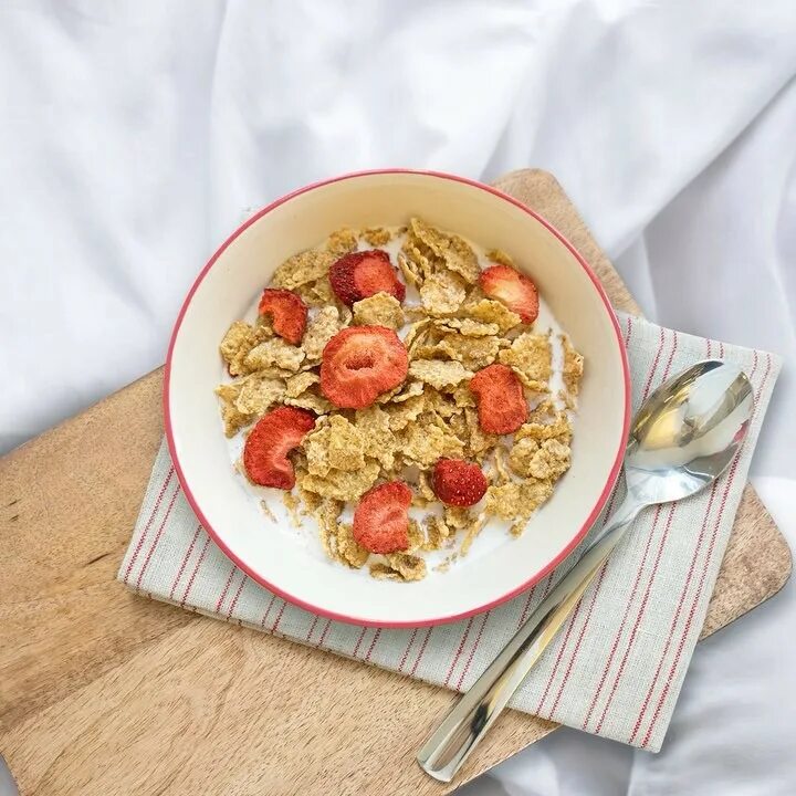 я завтракаю. They have breakfast at 7 o'clock. One to eat and one to use полностью. Have breakfast карточки для детей. Have breakfast.