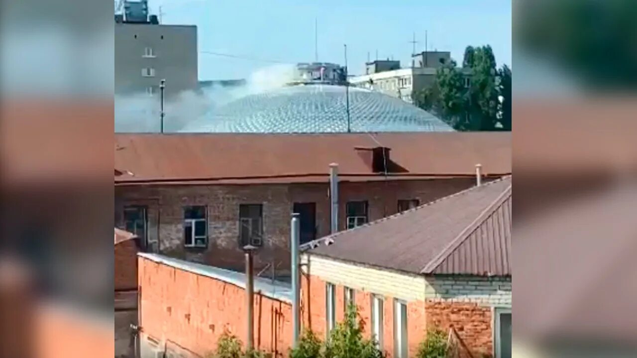 Горит цирк в ростове. Пожар в цирке саратов. цирк сгорел. саратовский цирк пожар.