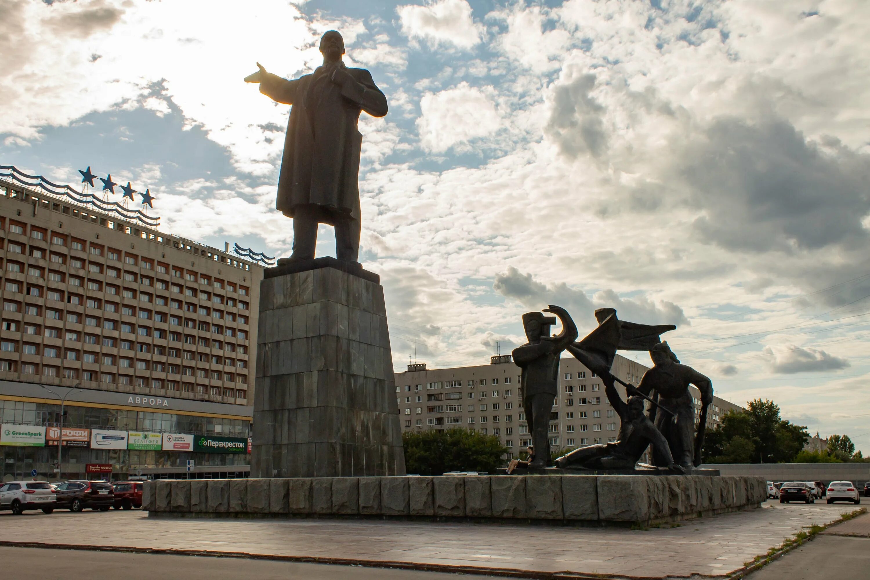 Статуя ленина нижний новгород. Площадь ленина нижний. Памятник ленину на площади ленина (нижний новгород). Памятник ленину (нижний тагил). Памятник ленину на площади ленина (нижний новгород).