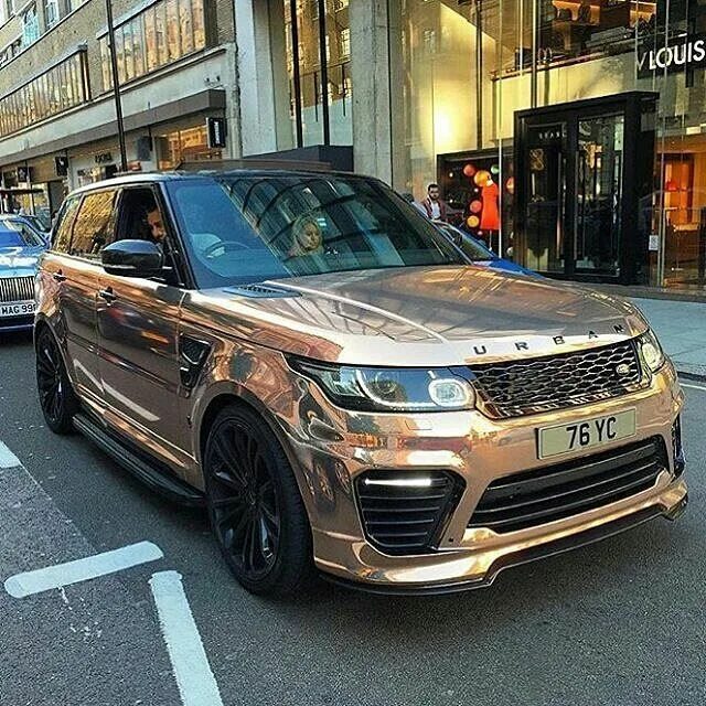 Range rover rover batumi gold. Золотой рендж ровер. Рендж ровер спорт золотой. Рендж ровер batumi gold. Rr sport l494 svr.