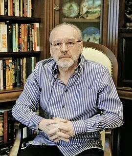 Писатель сокол