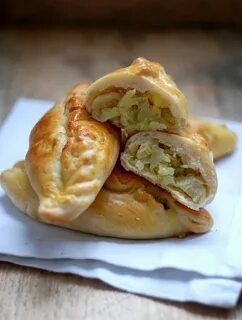 Большие пирожки с капустой