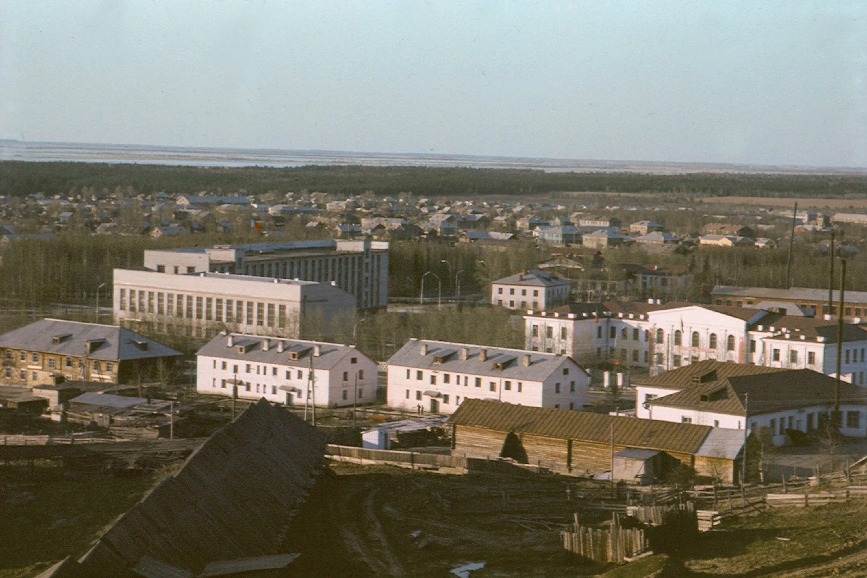 Ханты Мансийск в 90е. Ханты Мансийск 90 года. Ханты-Мансийск 2000 год. Ханты-Мансийск в 1990 годы. Цингалы хмао