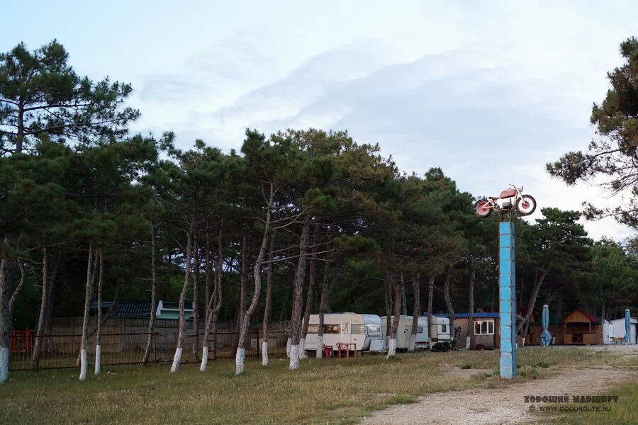 Автокемпинг Сосновый Бор. Автокемпинг Сосновый Бор в Крыму. Кемпинг Сосновый Бор Песчаное. Кемпинг Песчаное Крым Сосновый Бор.