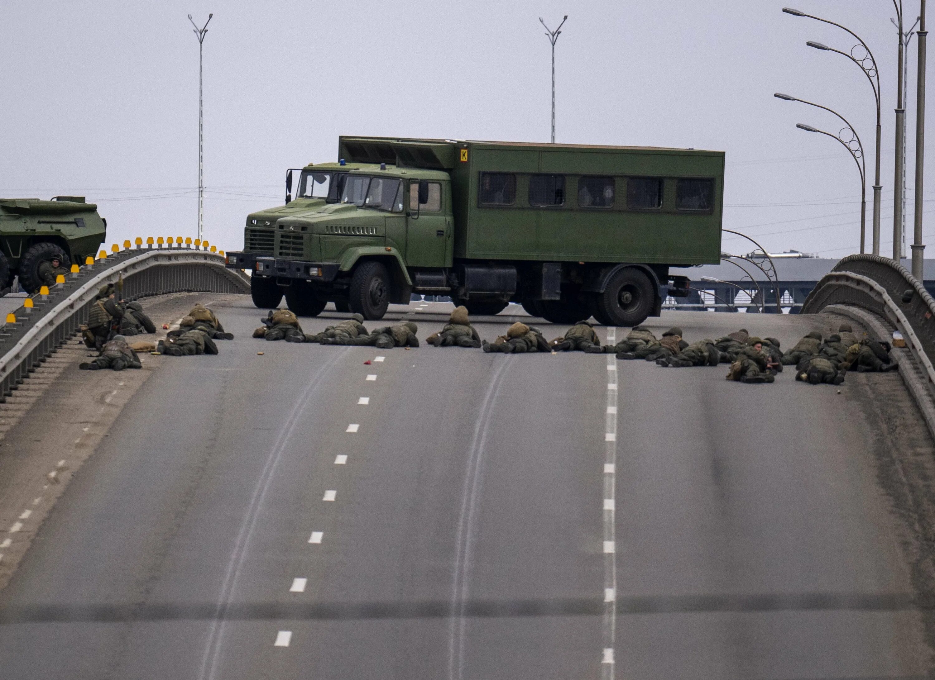 Продвижение российских войск на украину видео. Град Военная техника. Военные мосты Украина. Российские войска на Украине. Уничтоженная Военная техника на Украине.