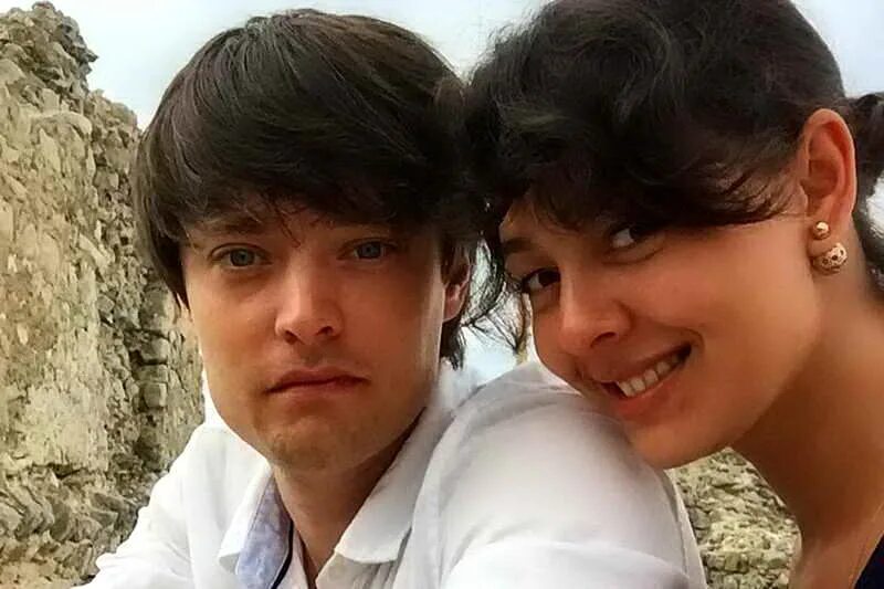 Марина кравец в камеди клаб 2021. Камеди клаб демис карибидис и марина кравец. Марина кравец демис карибидис и гарик харламов. Камеди клаб марина кравеци дениса карибидиса. Кравец и аркадий водахов.