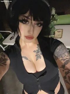Redroomromance Nude OnlyFans Leaks.