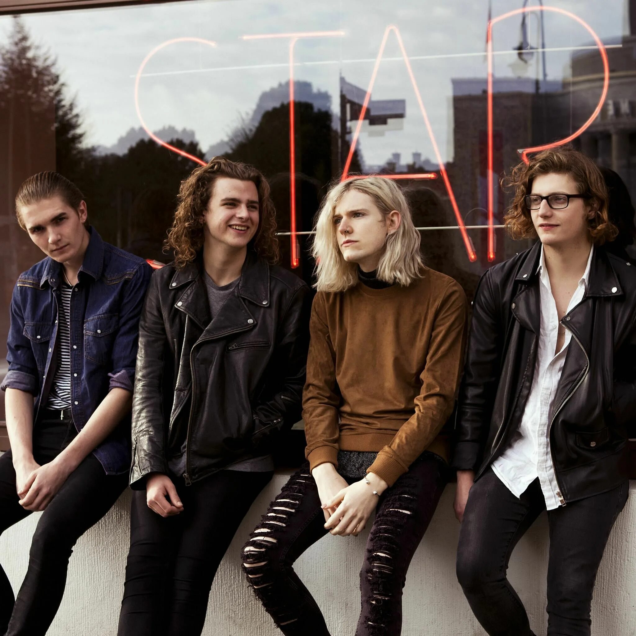 Sundara closed. Sundara Karma. Sundara Karma Band. Оскар Поллок Sundara. Sundara Karma 2021.