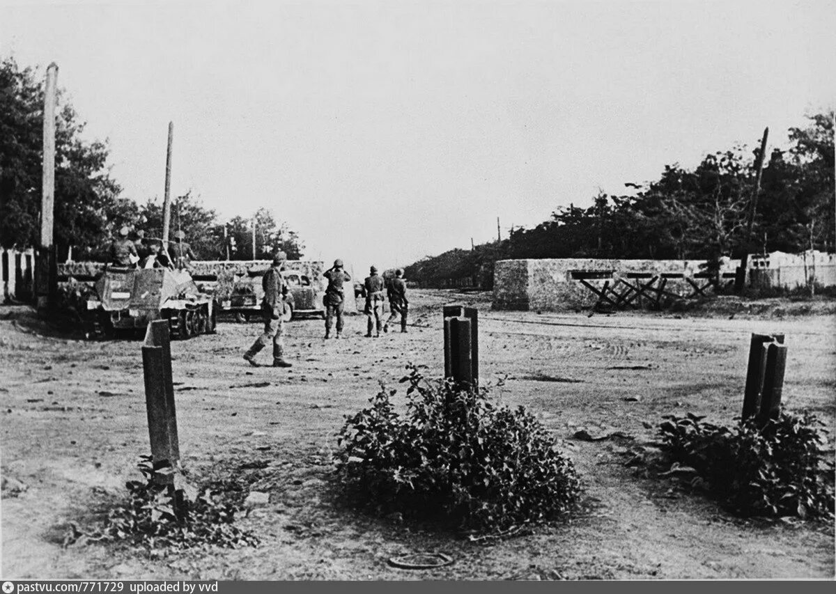 Ростов во время великой отечественной войны. Оккупация Ростова на Дону 1942. Первая оккупация Ростова на Дону 1941. Немцы в Ростове на Дону 1942. Бои за Ростов на Дону 1942.