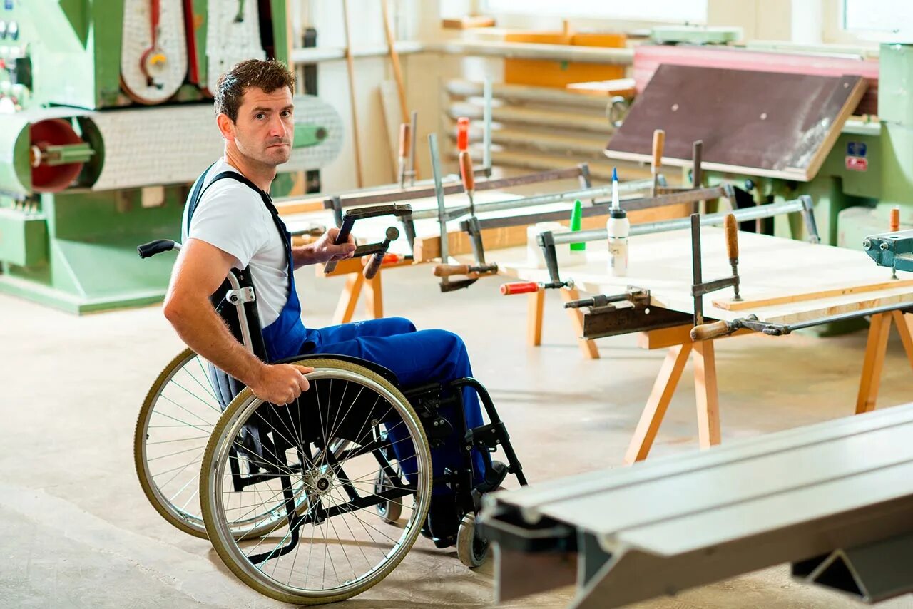 Работа для ограниченных людей. Инвалид. Люди с ограниченными возможностями. Инвалиды это люди с ограниченными возможностями. Трудовая реабилитация инвалидов.