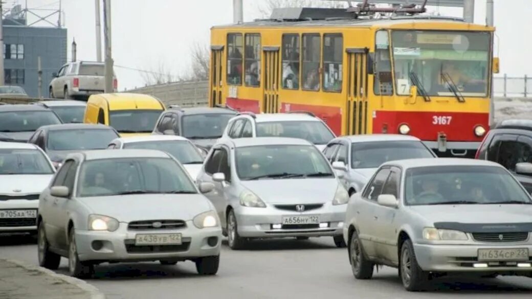 Трафик барнаул автобусы. Транспорт Барнаул. Поток транспорта. Новый транспорт в Барнауле. Транспорт на 4 колесах.